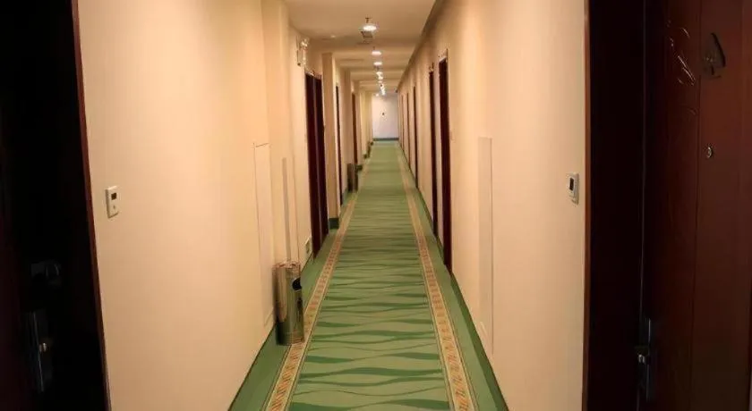 GreenTree Inn Taicang Baolong Square Hotel