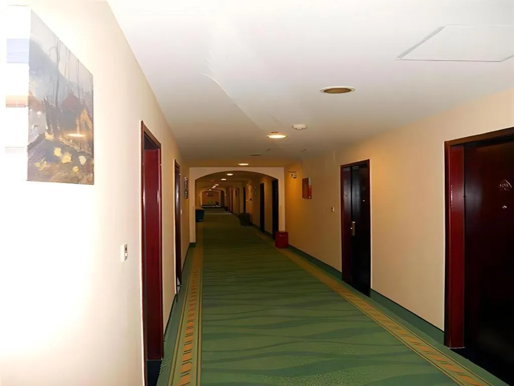 GreenTree Inn Taicang Baolong Square Hotel