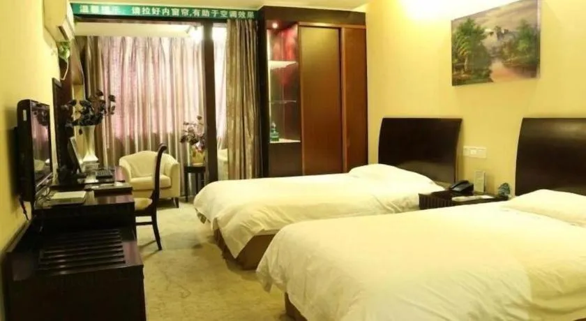 Bed in GreenTree Inn Taicang Baolong Square Hotel