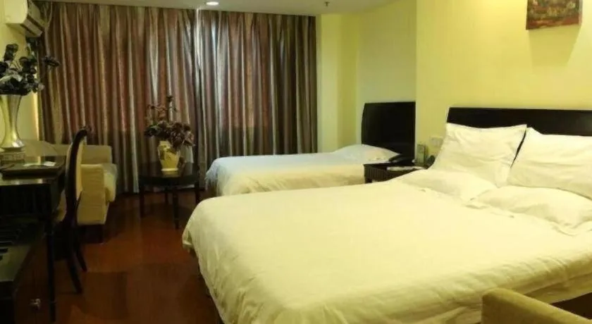 Bed in GreenTree Inn Taicang Baolong Square Hotel