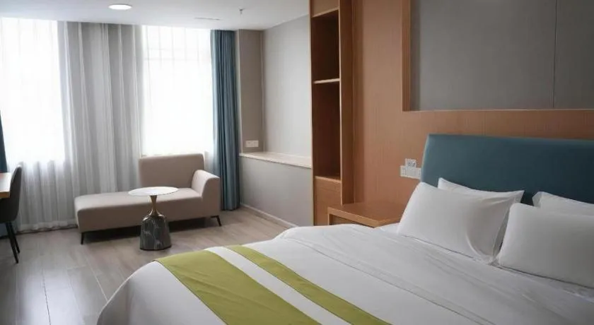 Bed in GreenTree Inn Taicang Baolong Square Hotel