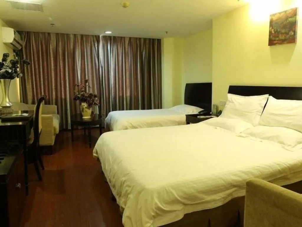 Bed in GreenTree Inn Taicang Baolong Square Hotel