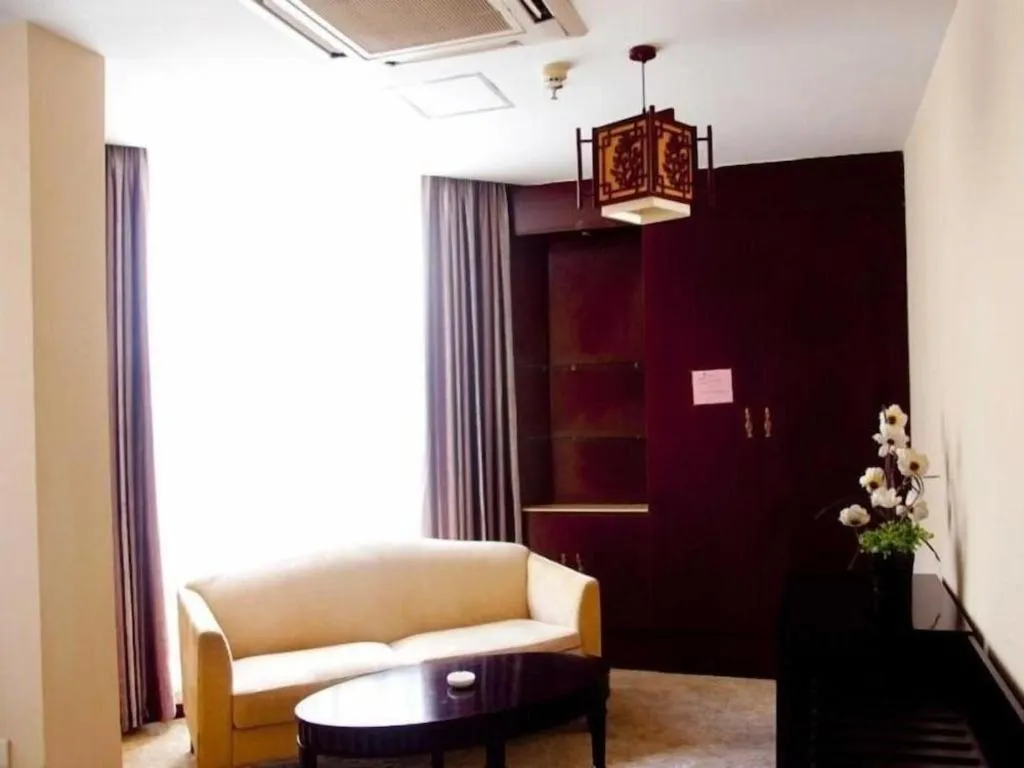 GreenTree Inn Taicang Baolong Square Hotel