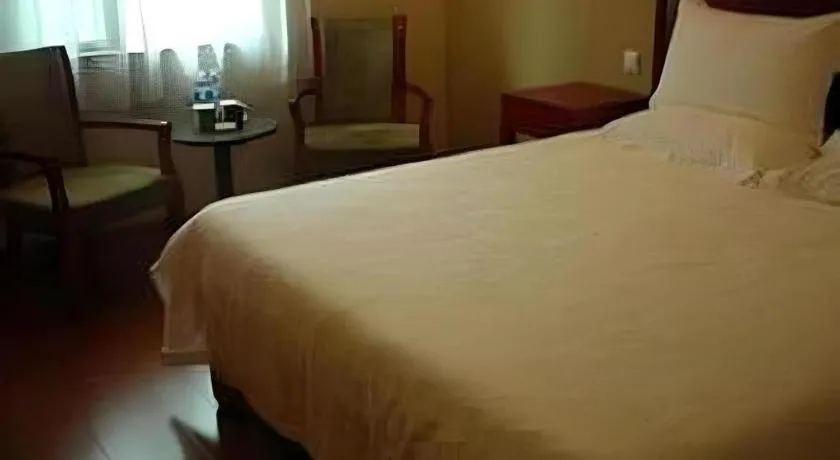 Bed in GreenTree Inn Taicang Baolong Square Hotel