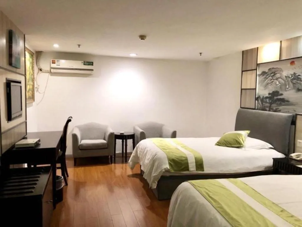 Bed in GreenTree Inn Taicang Baolong Square Hotel
