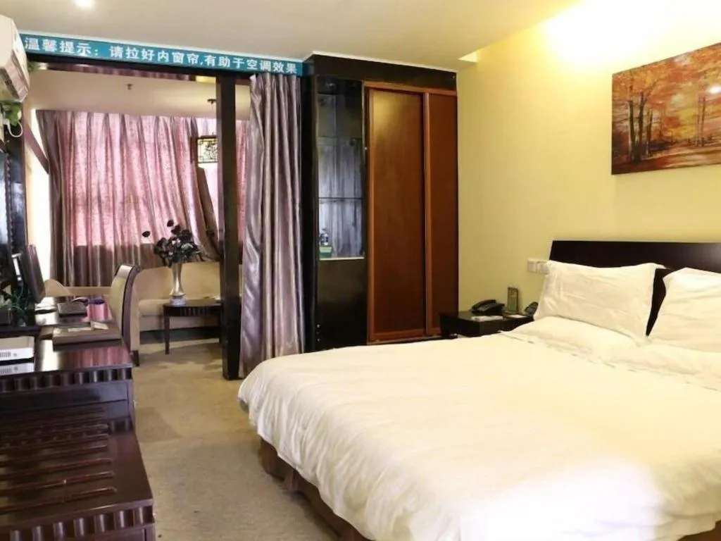 Bed in GreenTree Inn Taicang Baolong Square Hotel