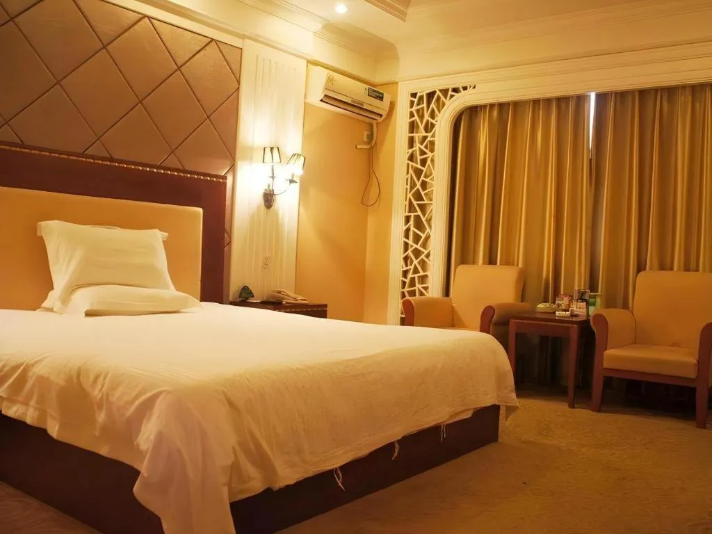 Bed in GreenTree Inn Taicang Baolong Square Hotel