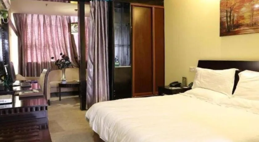 Bed in GreenTree Inn Taicang Baolong Square Hotel