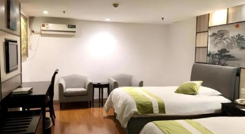 Bed in GreenTree Inn Taicang Baolong Square Hotel