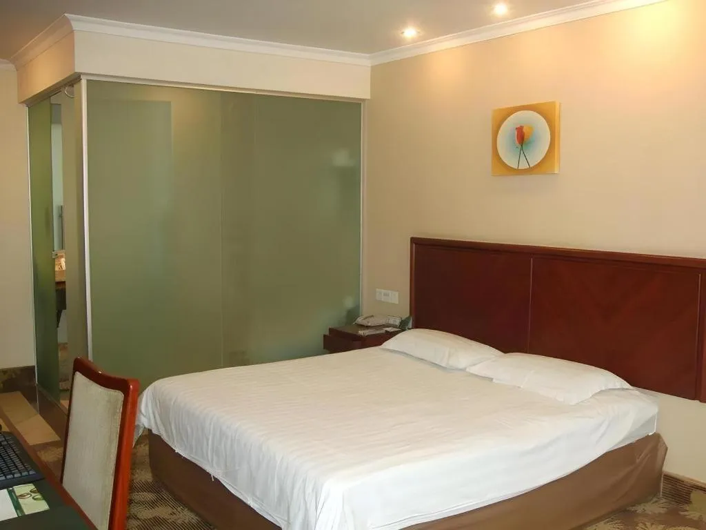 Bed in GreenTree Inn Rizhao Haiqu East Road Hotel