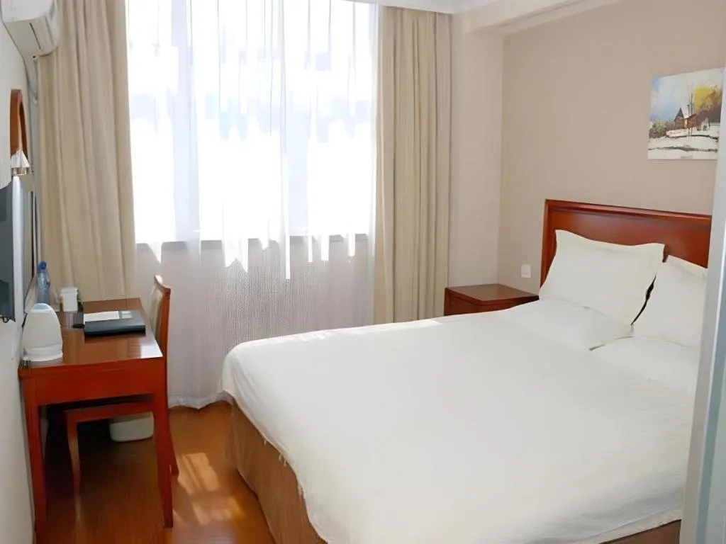 Bed in GreenTree Inn Rizhao Haiqu East Road Hotel