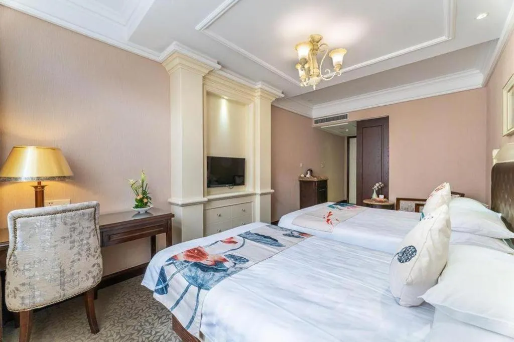 Bed in Hangzhou Silver Star Hotel