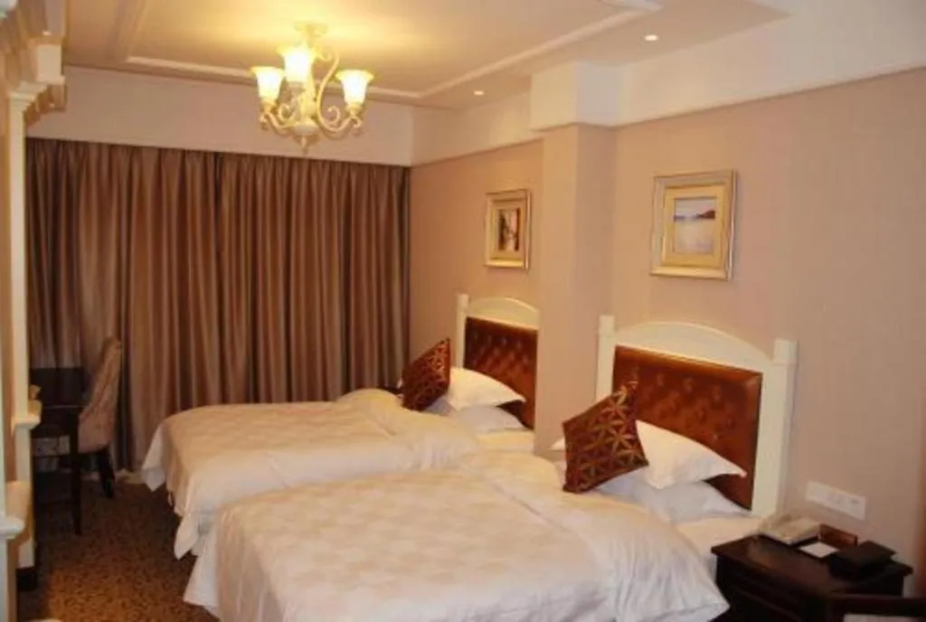 Bed in Hangzhou Silver Star Hotel