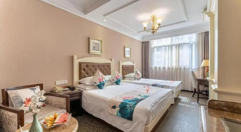 Bed in Hangzhou Silver Star Hotel