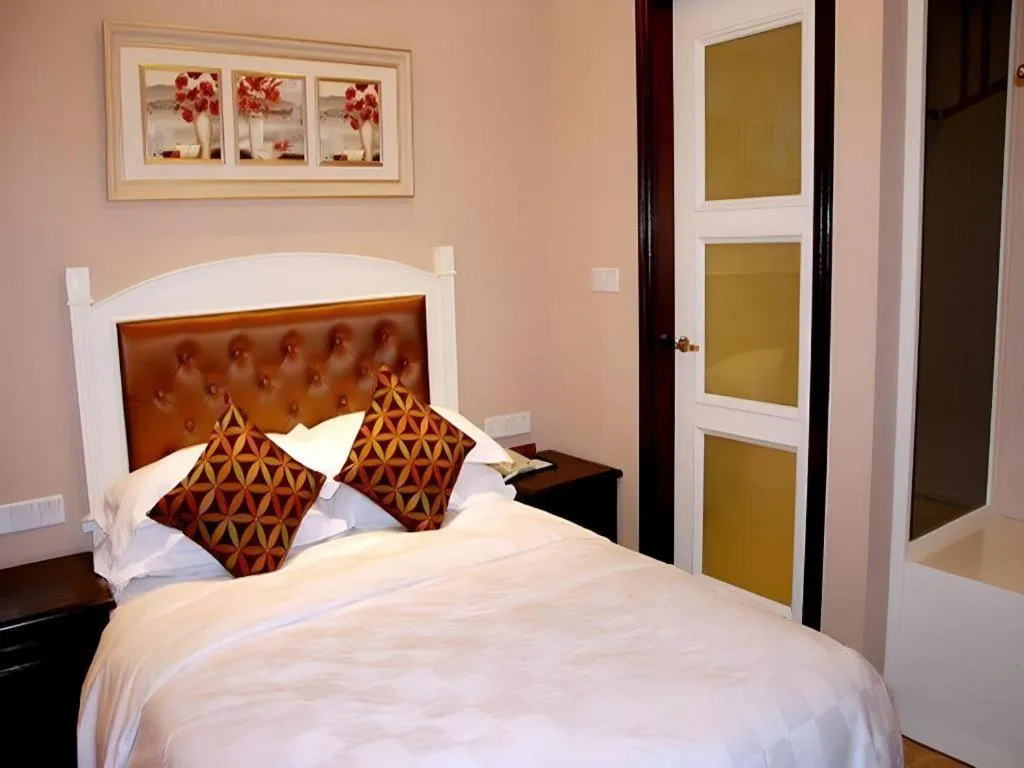 Bed in Hangzhou Silver Star Hotel