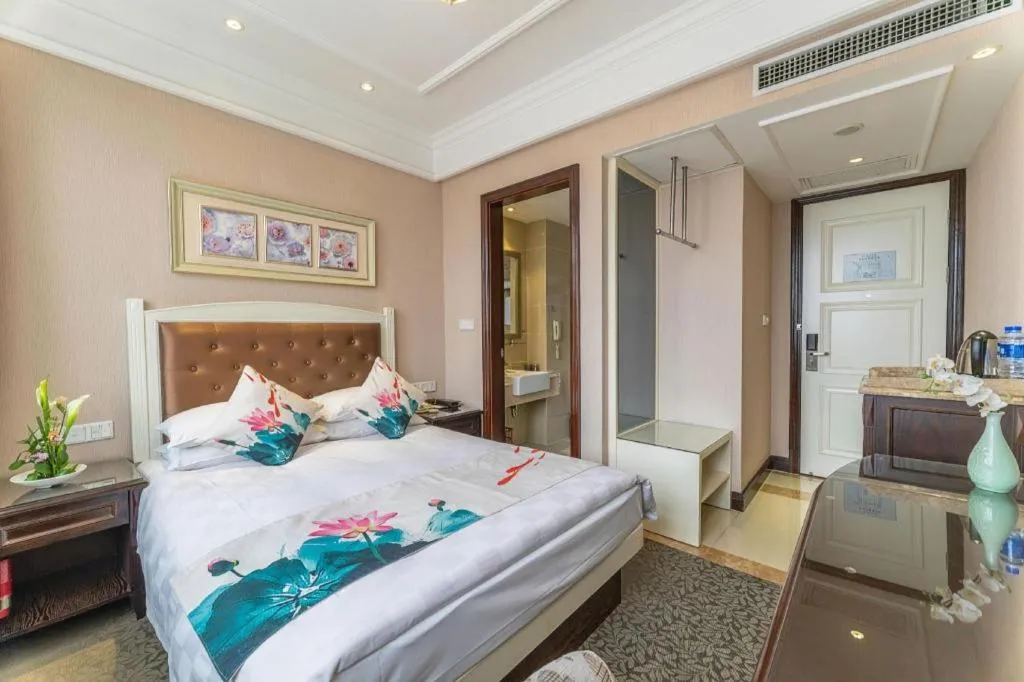 Bed in Hangzhou Silver Star Hotel