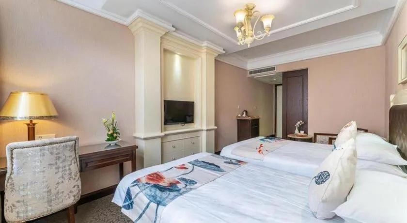 Bed in Hangzhou Silver Star Hotel