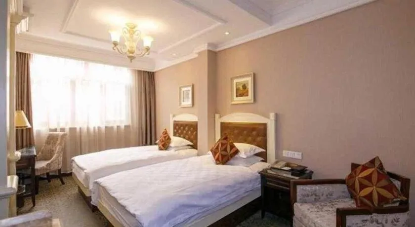 Bed in Hangzhou Silver Star Hotel