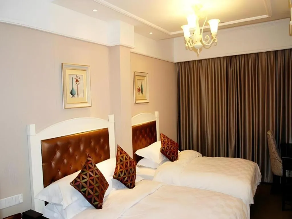 Bed in Hangzhou Silver Star Hotel