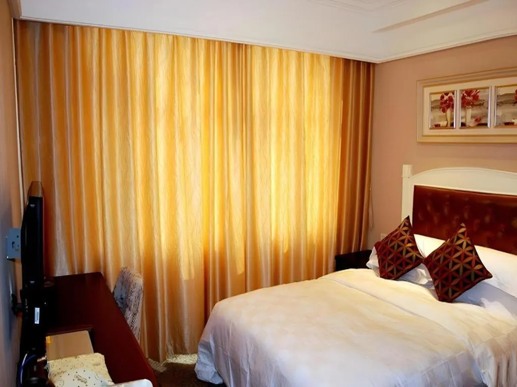 Bed in Hangzhou Silver Star Hotel