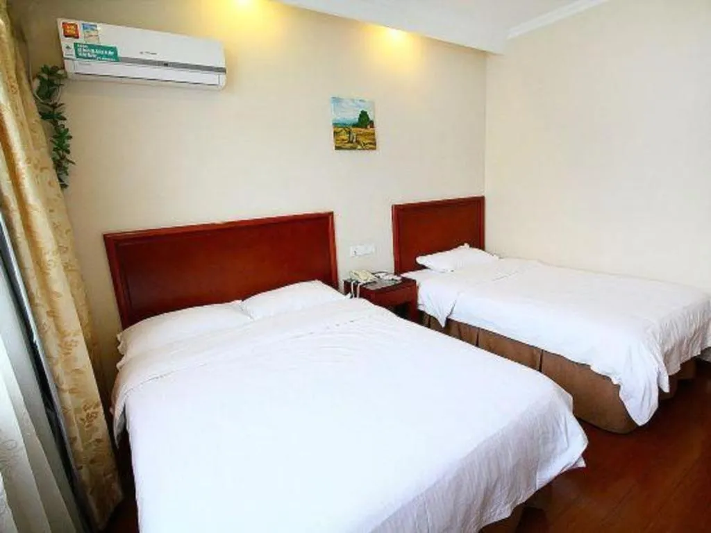 Bed in GreenTree Alliance Changzhou University City Hotel