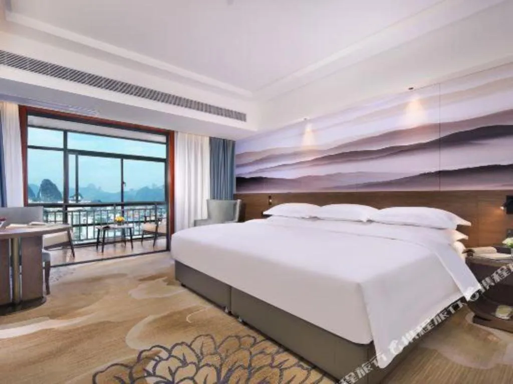 Bed in Vienna Hotel Guangxi Guilin 7-Star Wanda Plaza