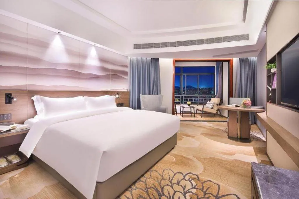 Bed in Vienna Hotel Guangxi Guilin 7-Star Wanda Plaza