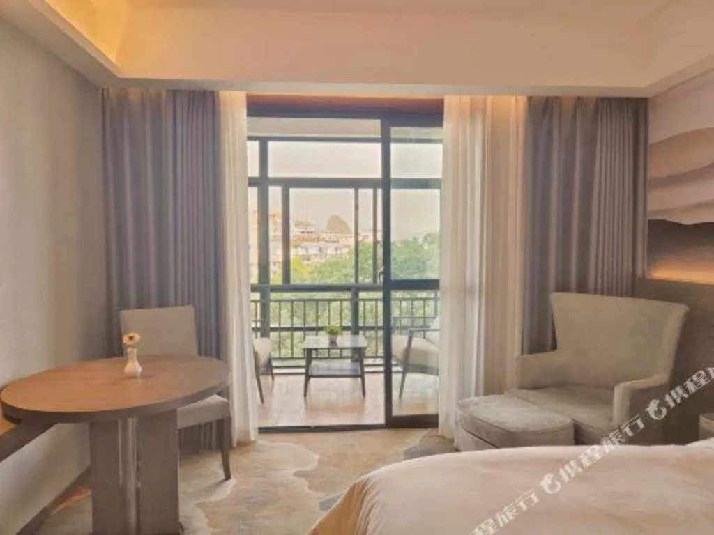 Bed in Vienna Hotel Guangxi Guilin 7-Star Wanda Plaza