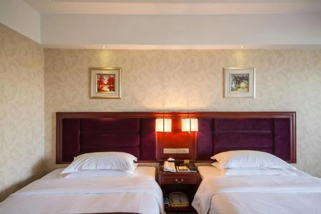 Bed in Vienna Hotel Guangxi Guilin 7-Star Wanda Plaza
