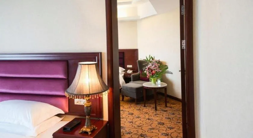 Bed in Vienna Hotel Guangxi Guilin 7-Star Wanda Plaza