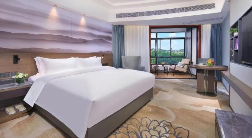 Bed in Vienna Hotel Guangxi Guilin 7-Star Wanda Plaza