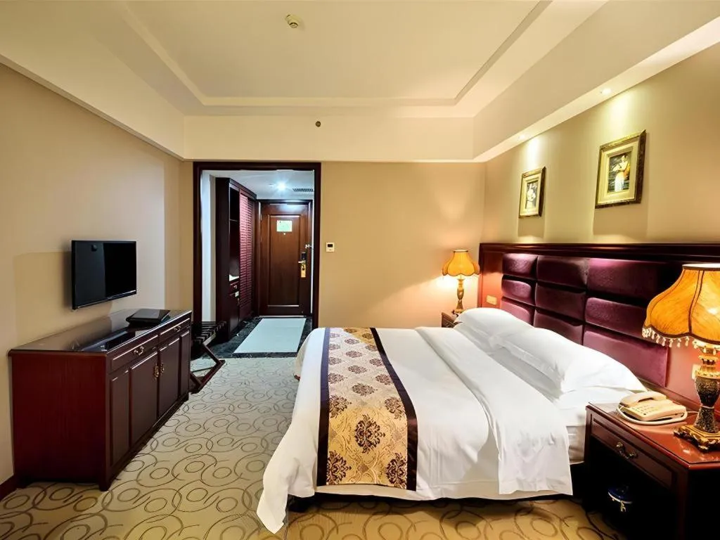 Bed in Vienna Hotel Guangxi Guilin 7-Star Wanda Plaza