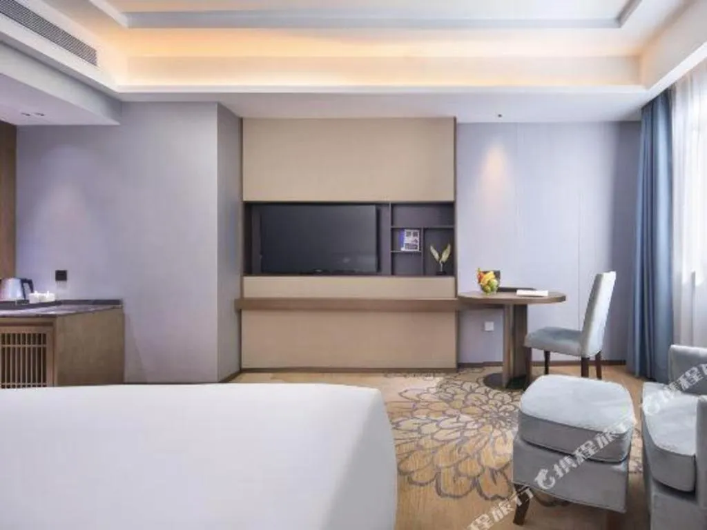 Bed in Vienna Hotel Guangxi Guilin 7-Star Wanda Plaza