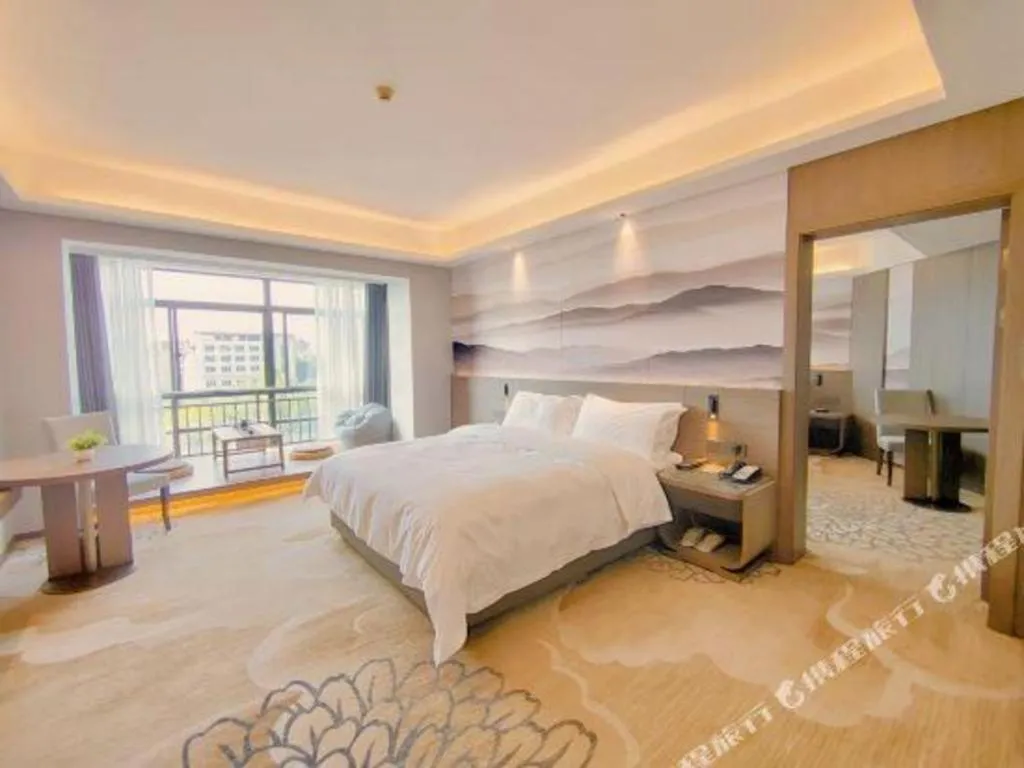 Bed in Vienna Hotel Guangxi Guilin 7-Star Wanda Plaza