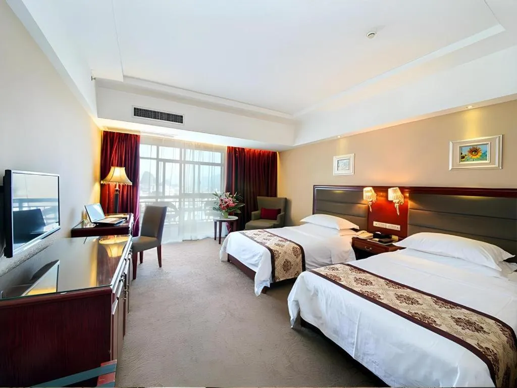Bed in Vienna Hotel Guangxi Guilin 7-Star Wanda Plaza