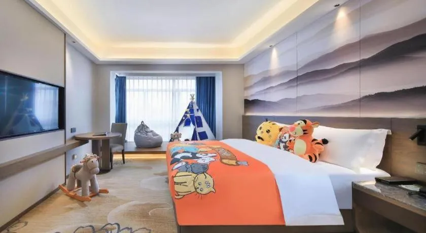 Bed in Vienna Hotel Guangxi Guilin 7-Star Wanda Plaza