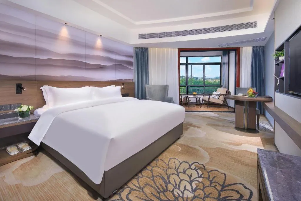 Bed in Vienna Hotel Guangxi Guilin 7-Star Wanda Plaza