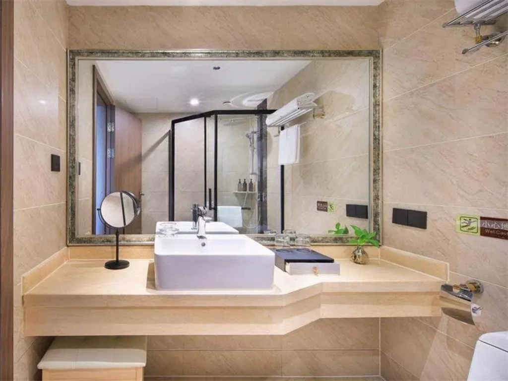 Bed in Vienna Hotel Guangxi Guilin 7-Star Wanda Plaza