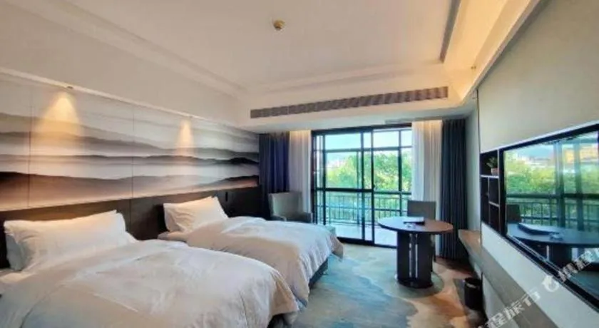 Bed in Vienna Hotel Guangxi Guilin 7-Star Wanda Plaza