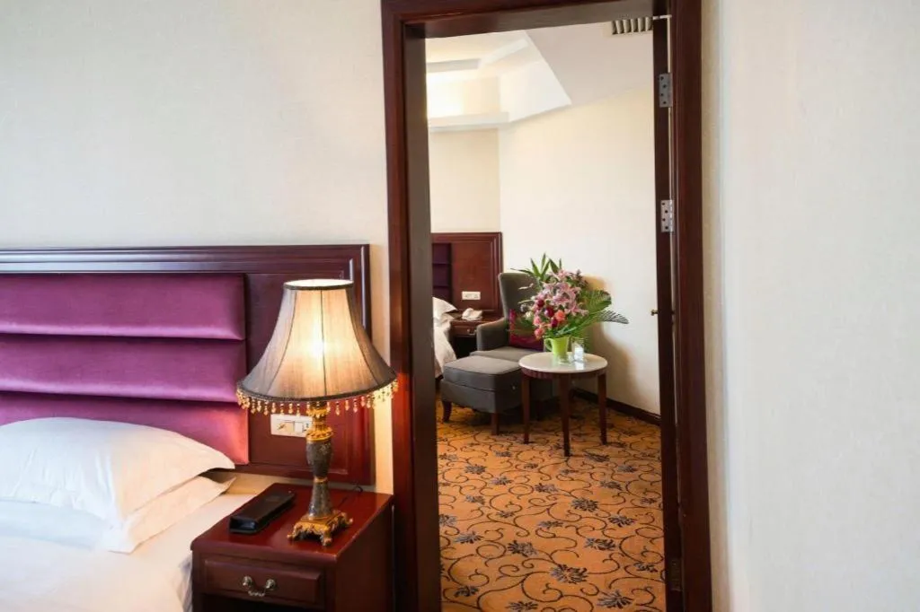 Bed in Vienna Hotel Guangxi Guilin 7-Star Wanda Plaza