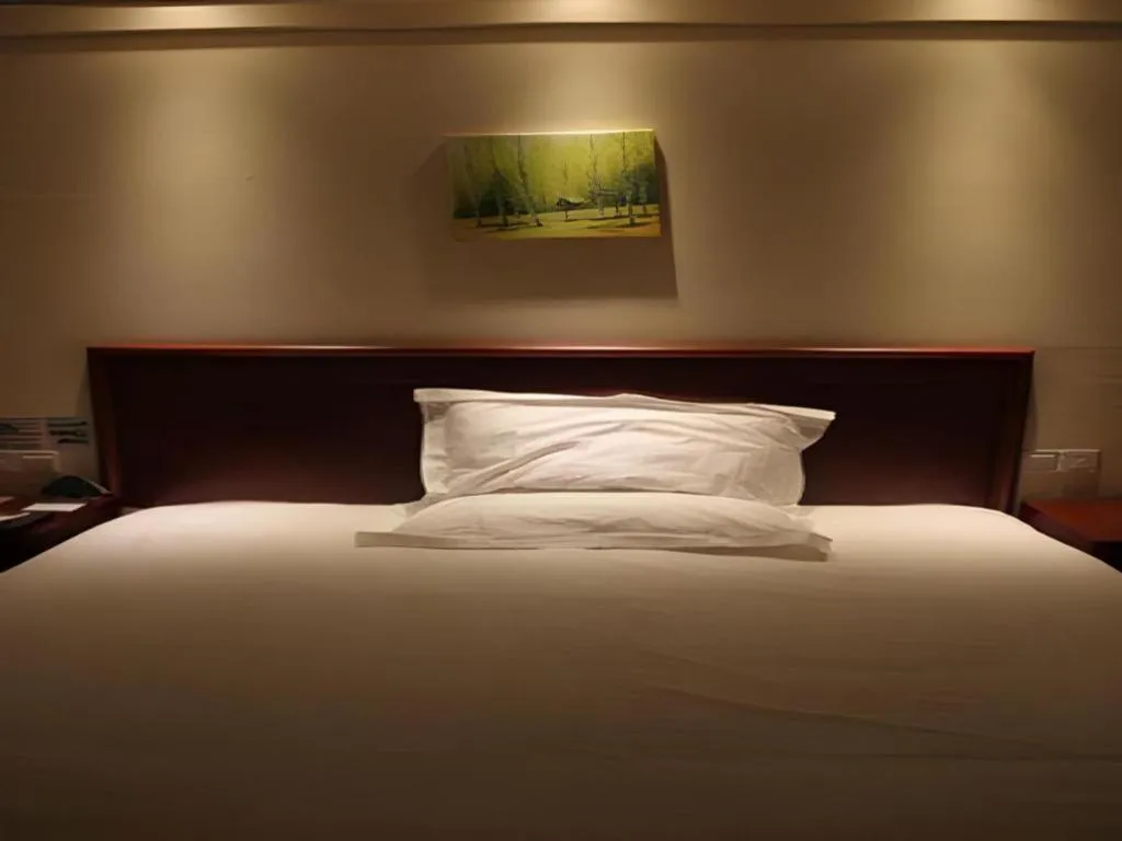 Bed in GreenTree Inn Beijing Fengtai Dongda Street Express Hotel