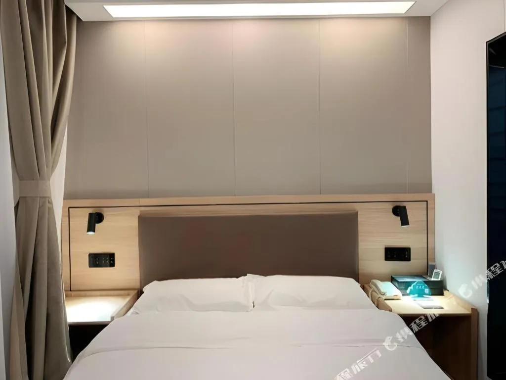 Bed in GreenTree Inn Beijing Fengtai Dongda Street Express Hotel