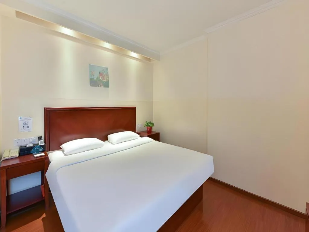 Bed in GreenTree Inn Beijing Fengtai Dongda Street Express Hotel
