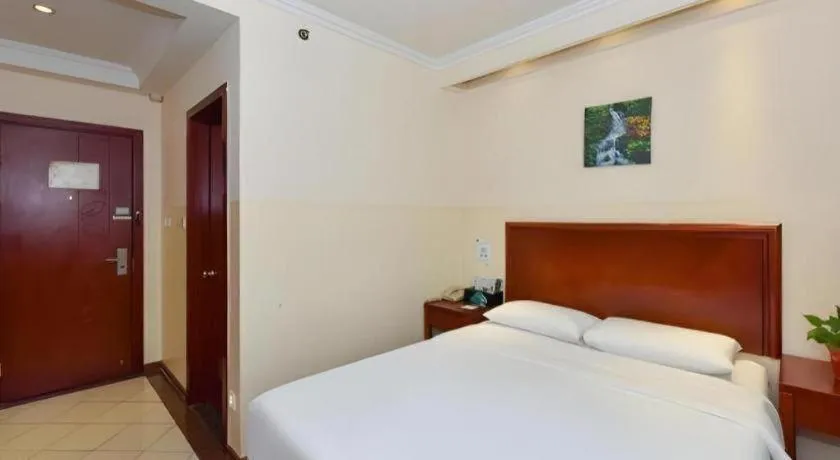 Bed in GreenTree Inn Beijing Fengtai Dongda Street Express Hotel