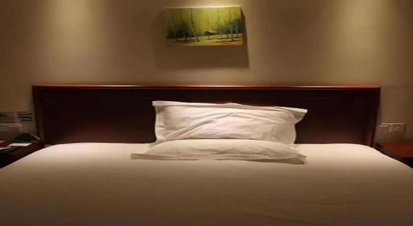 Bed in GreenTree Inn Beijing Fengtai Dongda Street Express Hotel