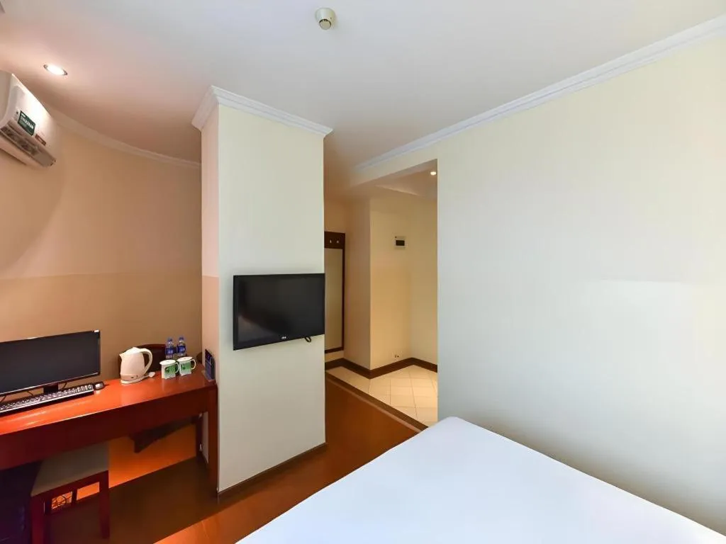 Bed in GreenTree Inn Beijing Fengtai Dongda Street Express Hotel