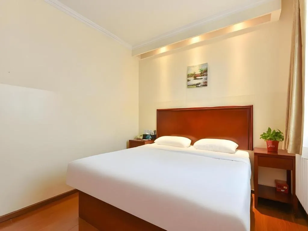 Bed in GreenTree Inn Beijing Fengtai Dongda Street Express Hotel