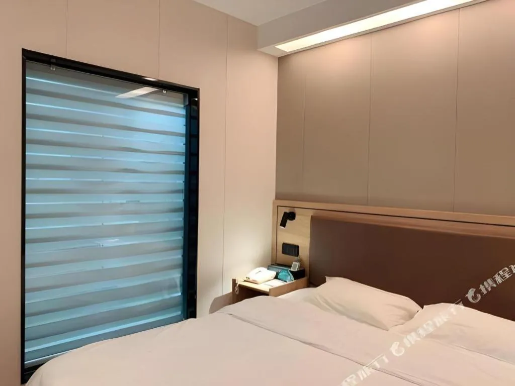 Bed in GreenTree Inn Beijing Fengtai Dongda Street Express Hotel