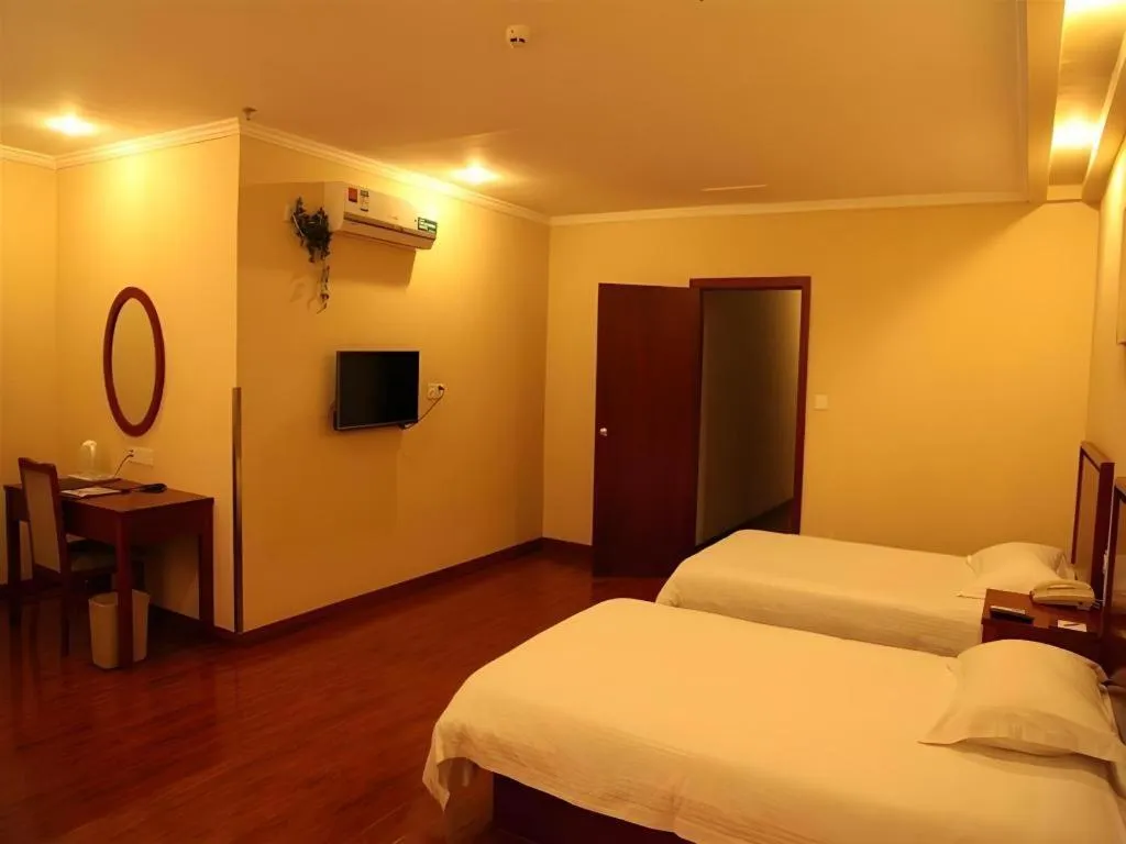Bed in GreenTree Inn Yixing Zhangzhu Express Hotel