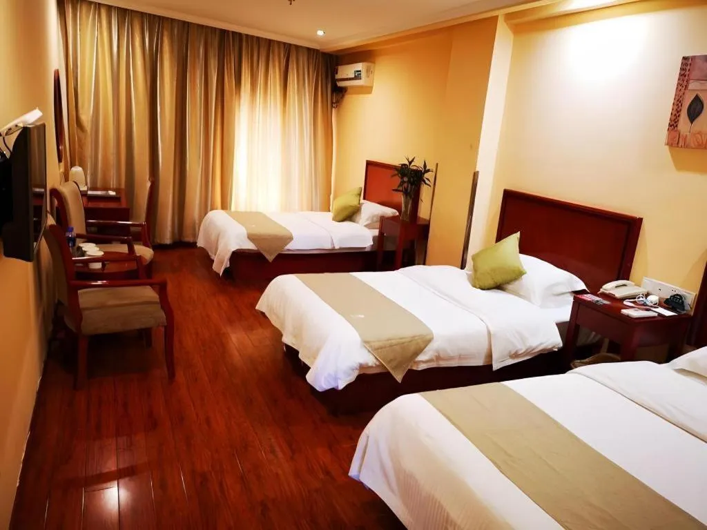 Bed in GreenTree Inn Yixing Zhangzhu Express Hotel